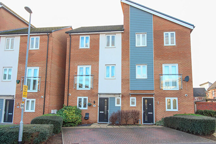 4 Bedroom Semi-Detached House For Sale In Waterside Road, Wellingborough, NN8