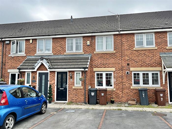 3 Bedroom Terraced House For Sale In Heron View, Glossop, SK13