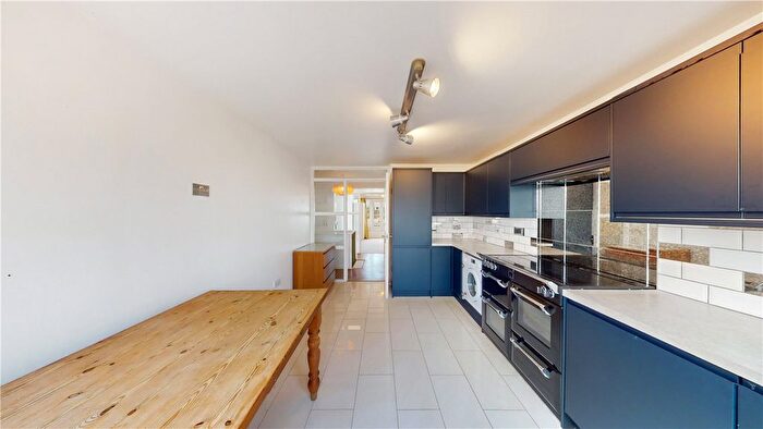 3 Bedroom Flat To Rent In Weedington Road, London, NW5