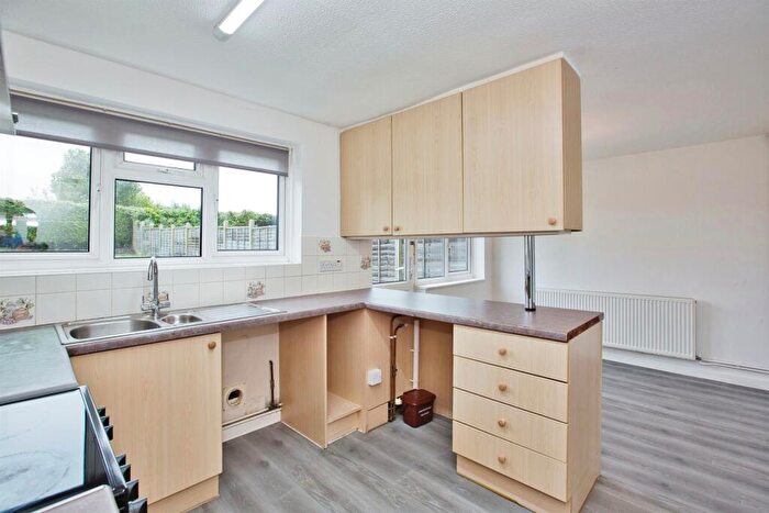 3 Bedroom Semi-Detached House For Sale In Wessex Road, Yeovil, BA21