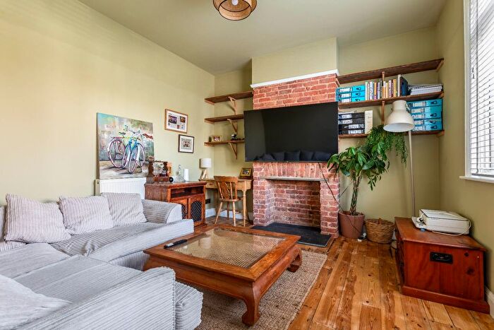 1 Bedroom Flat To Rent In Coombe Road, Brighton, BN2