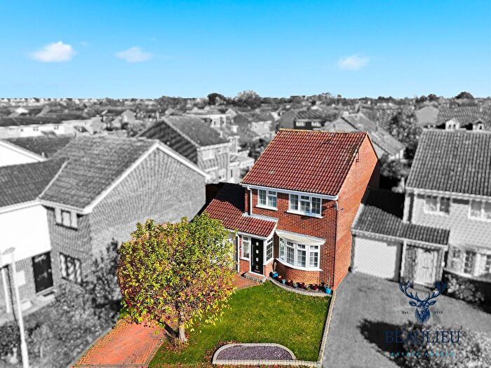 3 Bedroom Link Detached House For Sale In Stirrup Close, Chelmsford, CM1