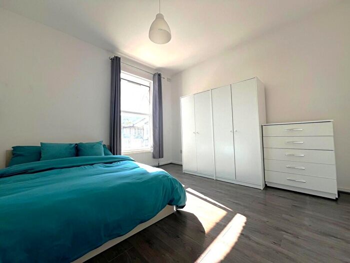 4 Bedroom Flat To Rent In Hermitage Road, Haringey, N4