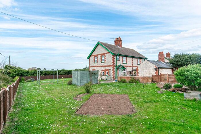 3 Bedroom Cottage To Rent In White City, Titchwell, PE31