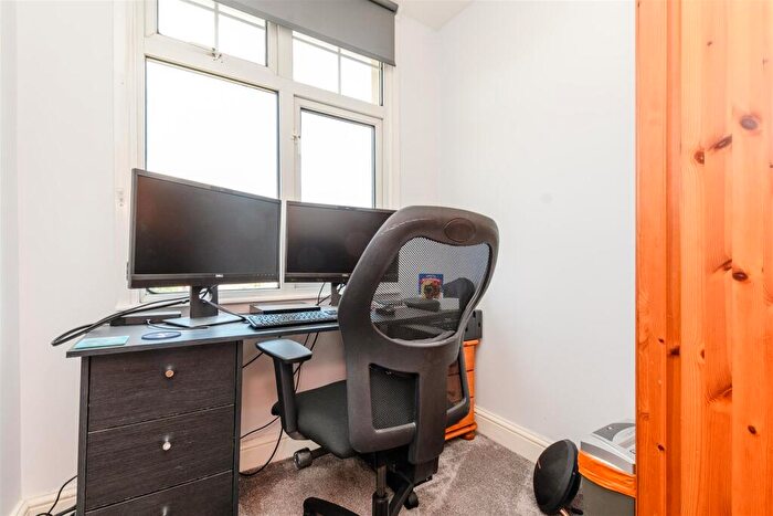 3 Bedroom End Of Terrace House For Sale In Hawley Road, Dartford, Kent, DA1
