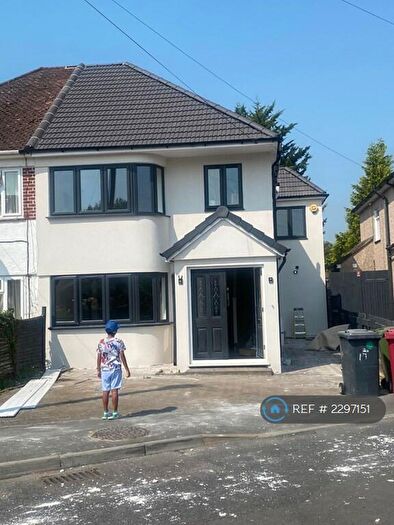 4 Bedroom Semi-Detached House To Rent In Laurel Avenue, Slough, SL3