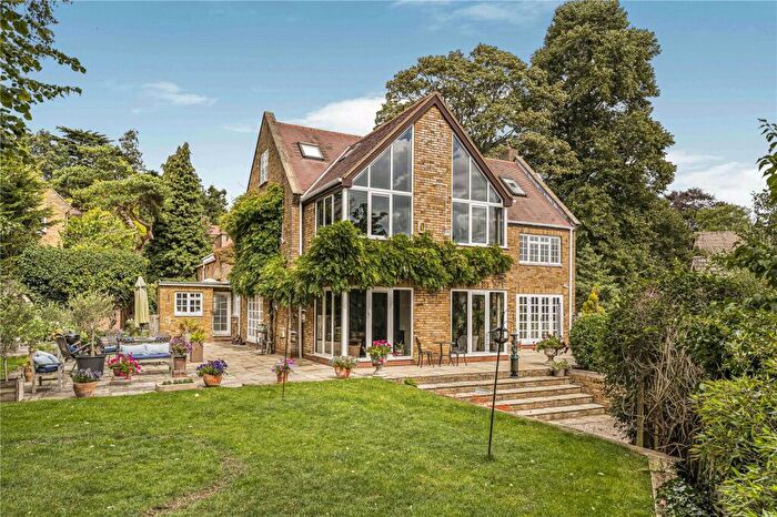 6 Bedroom House For Sale In Mulberry Close, Off The Avenue, Dallington, Northampton, NN5