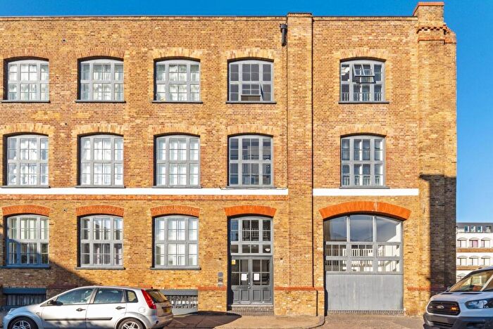 1 Bedroom Flat For Sale In Trent Court, Royal Quay, Dod Street, Limehouse, London, E14