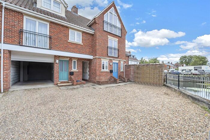 3 Bedroom Town House For Sale In Eastgate Street, Bury St Edmunds, IP33