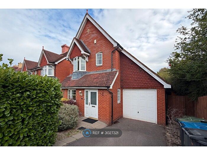 3 Bedroom Semi-Detached House To Rent In Lower Green Gardens, Worcester Park, KT4