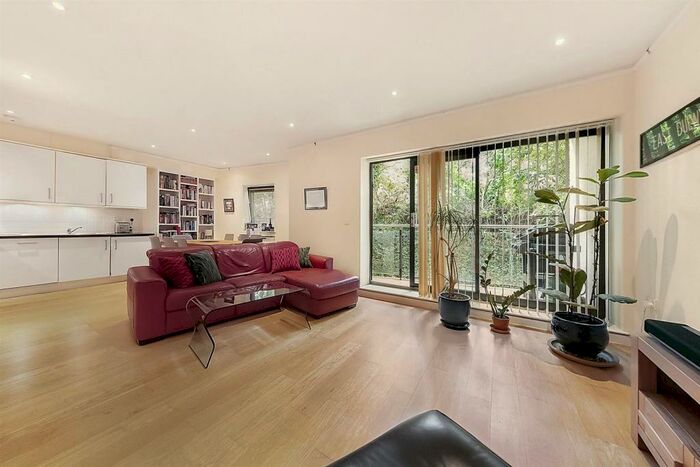 2 Bedroom Flat To Rent In Grove Vale, East Dulwich, SE22