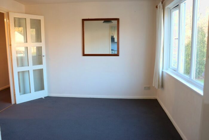 2 Bedroom Flat To Rent In Hallington Close, Goldswoth Park, Woking GU21