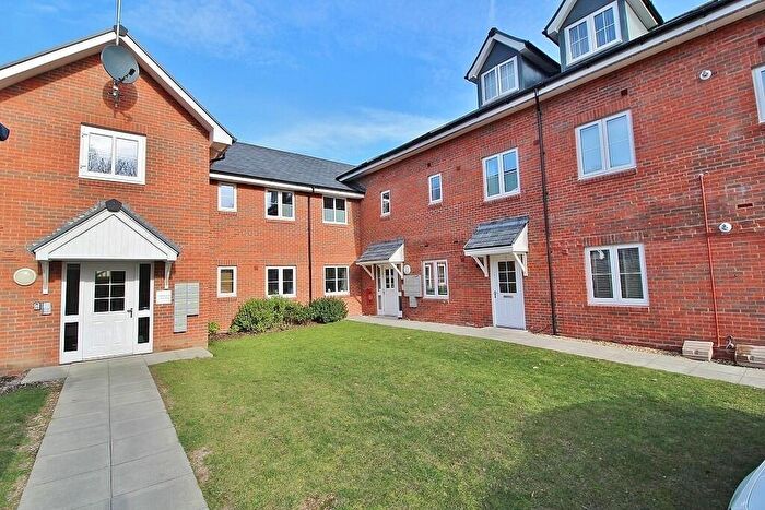 2 Bedroom Flat For Sale In Oak Leaf Way, Horndean, PO8