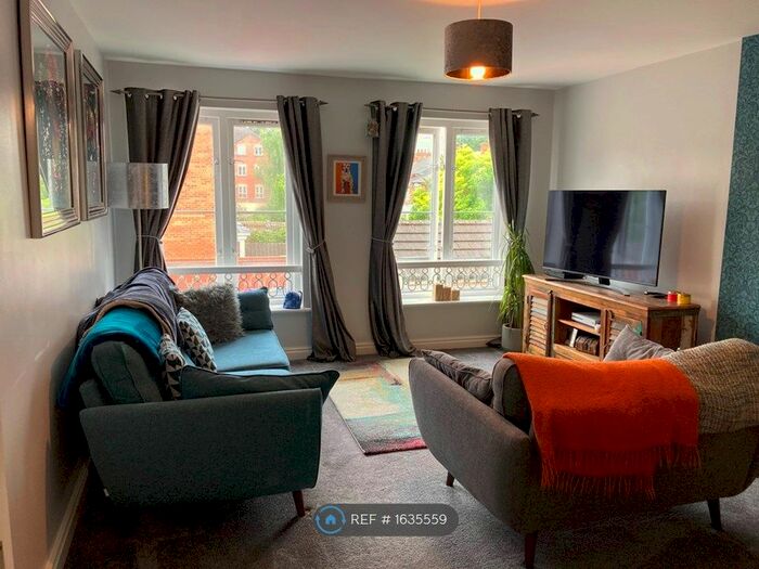 3 Bedroom Terraced House To Rent In Madeira Court, Hull, HU5