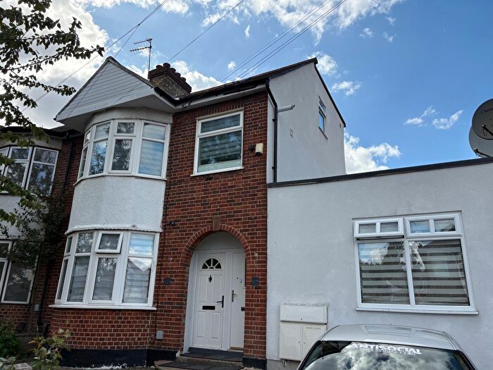 2 Bedroom Flat To Rent In Derwent Avenue, Edmonton London, N18