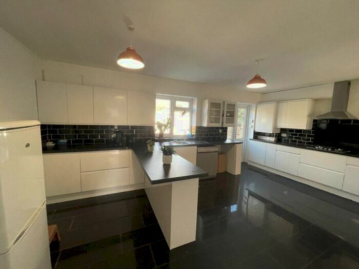 5 Bedroom Detached Bungalow To Rent In Kingsway, Stanwell, Staines, TW19