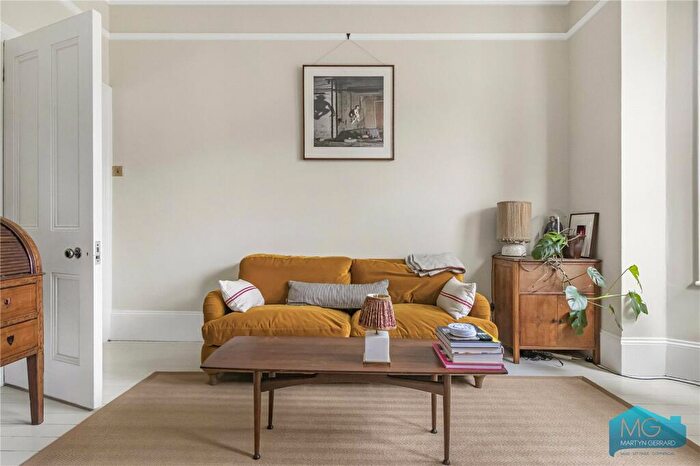 2 Bedroom Apartment For Sale In Sutton Road, London, N10
