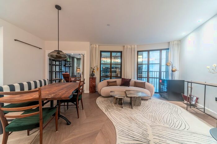 3 Bedroom Flat To Rent In On Cleveland, Fitzrovia, London, W1T