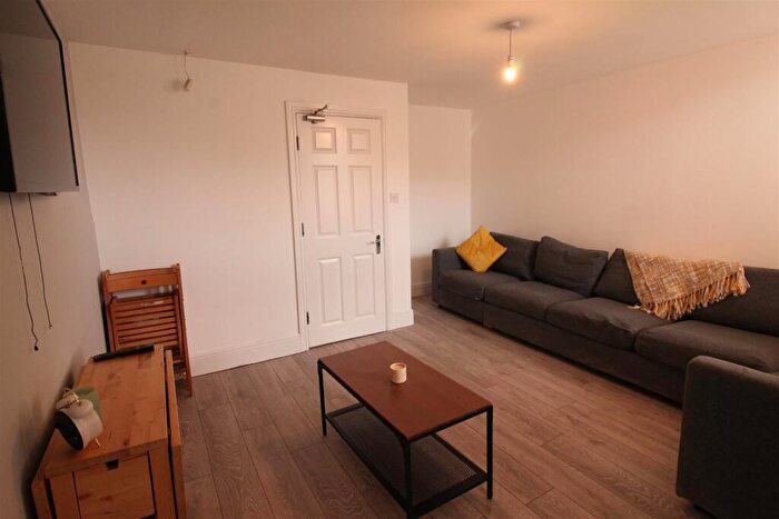 6 Bedroom Maisonette To Rent In Helmsley Road, Sandyford, NE2