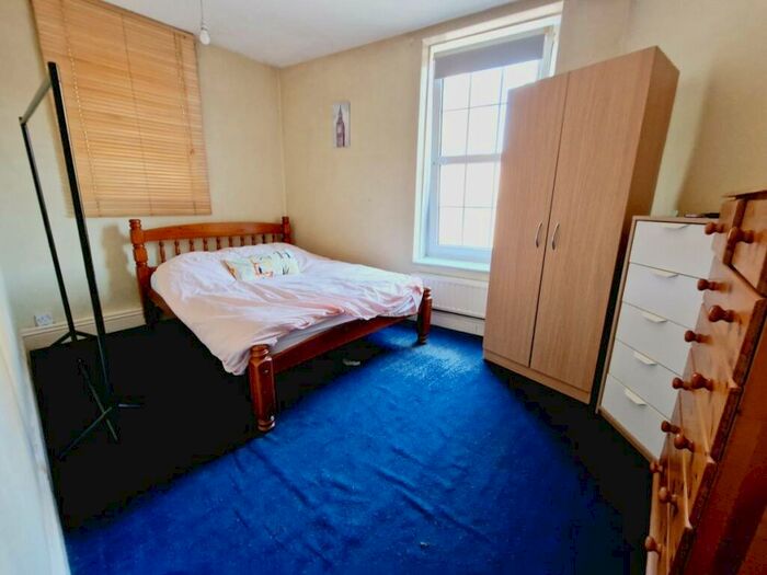 3 Bedroom Flat To Rent In Prusome Street, Wapping, E1W