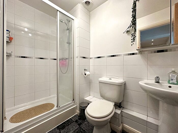 2 Bedroom Flat For Sale In Devon Road, Watford, WD24