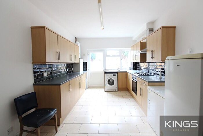 5 Bedroom Semi-Detached House To Rent In Blenheim Gardens, SO17