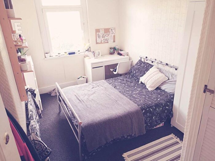 5 Bedroom House To Rent In Dogfield Street, Cathays, Cardiff, CF24