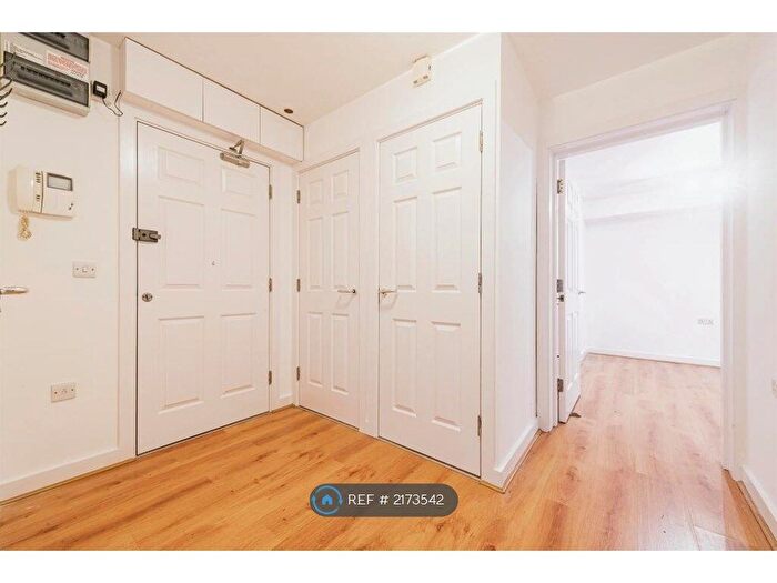 2 Bedroom Flat To Rent In Netherfield Place, Basingstoke, RG24