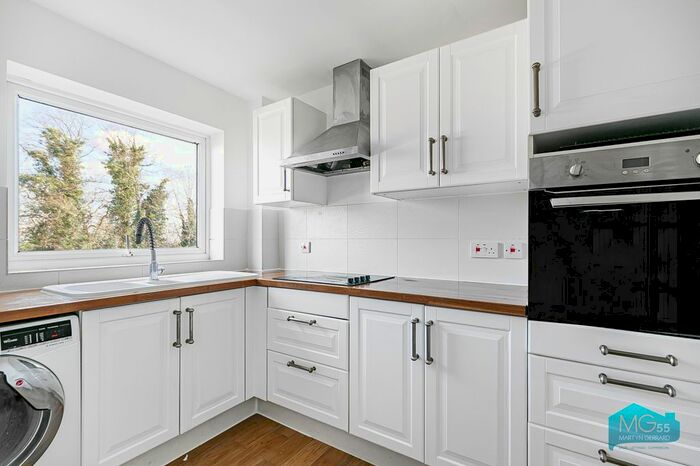 2 Bedroom Flat To Rent In Eastbury Court, Lyonsdown Road, New Barnet, Barnet, EN5