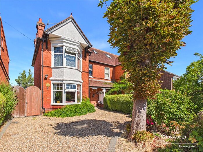 4 Bedroom Semi Detached House For Sale In Victoria Road, Tilehurst, Reading, Berkshire, RG31