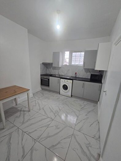 3 Bedroom Flat To Rent In Station Parade, Barking, IG11