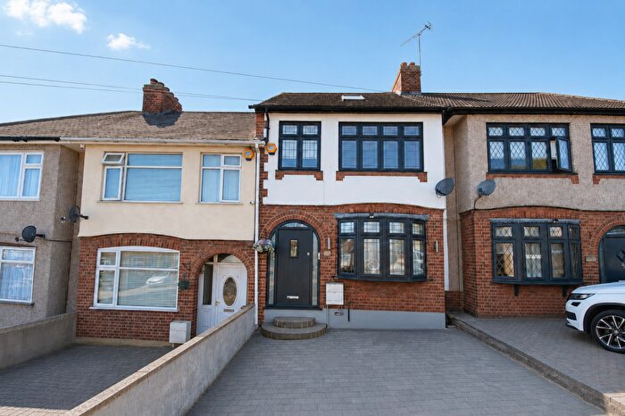 4 Bedroom Terraced House To Rent In Mount Pleasant Road, Romford, RM5