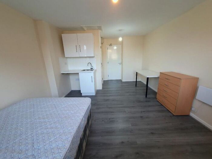 Studio To Rent In Barchester Close, Uxbridge, UB8
