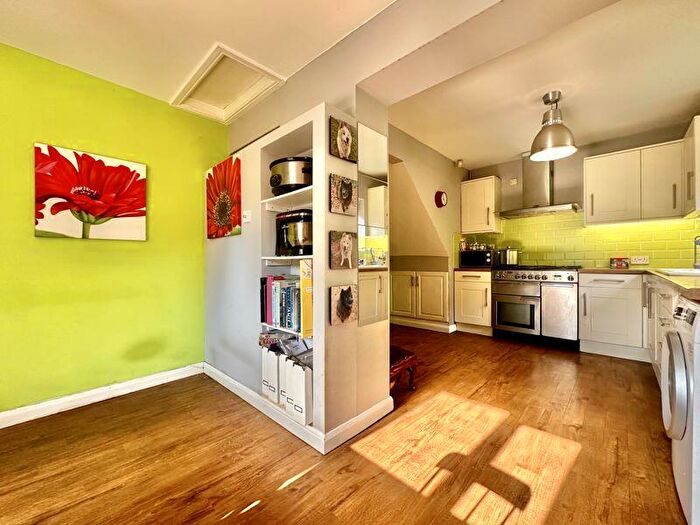 3 Bedroom Semi-Detached House For Sale In Wykham Place, Banbury - Large Extension, OX16