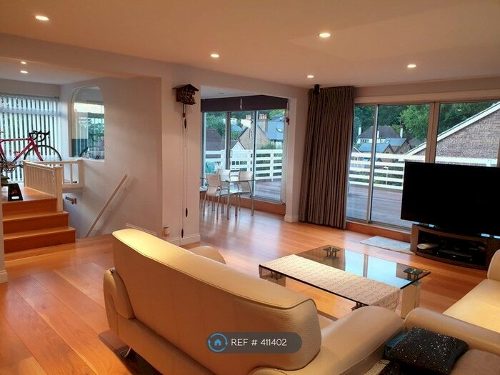 3 Bedroom Flat To Rent In Deer Park Close, Kingston Upon Thames, KT2