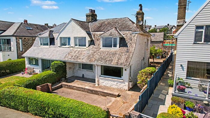 4 Bedroom Semi-Detached House For Sale In Beach Bank, Criccieth, LL52