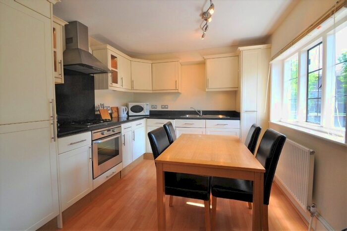 1 Bedroom Flat To Rent In High Street, Maidenhead, Berkshire, SL6