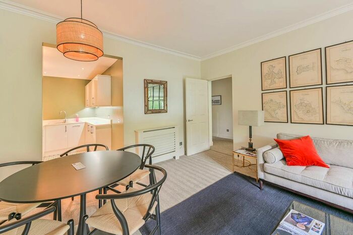 2 Bedroom Flat To Rent In Eccleston Square, Victoria, London, SW1V