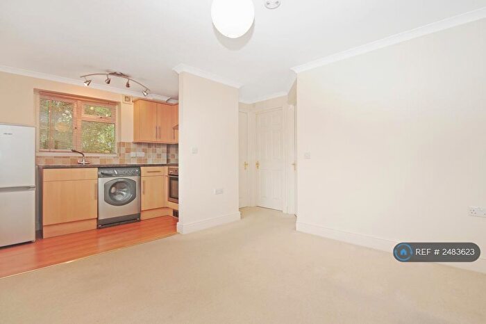 1 Bedroom Flat To Rent In Bramble Lane, Amersham, HP7