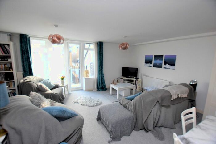 2 Bedroom Flat To Rent In Suffolk Road, London, SE25