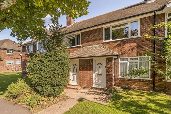 2 Bedroom Maisonette For Sale In Sterling Avenue, Edgware, HA8
