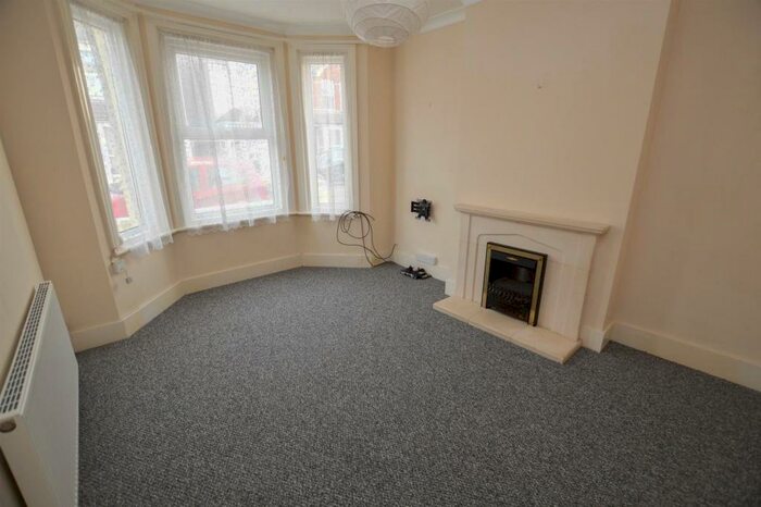 2 Bedroom End Of Terrace House To Rent In Western Road, Eastbourne, BN22