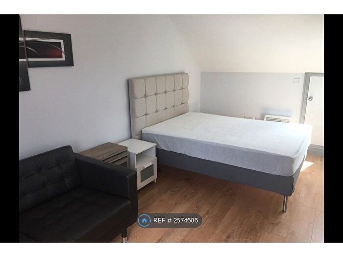 Studio To Rent In Betham Road, Greenford, UB6