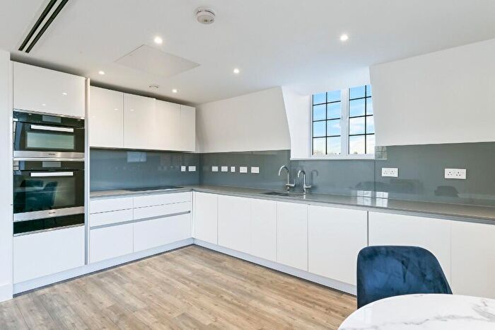 2 Bedroom Flat To Rent In Chandos Way, London, NW11
