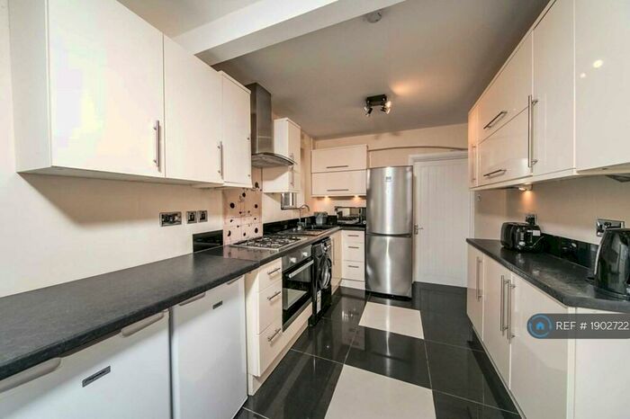4 Bedroom Terraced House To Rent In Pitcroft Avenue, Reading, RG6