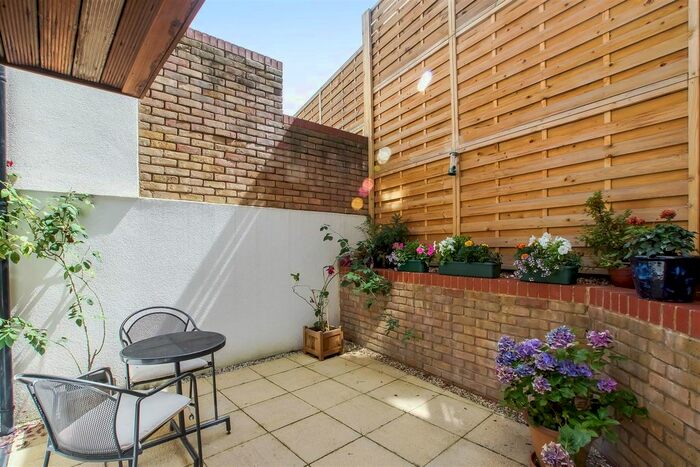 1 Bedroom Flat To Rent In Malvern Road, Queens Park, London, NW6