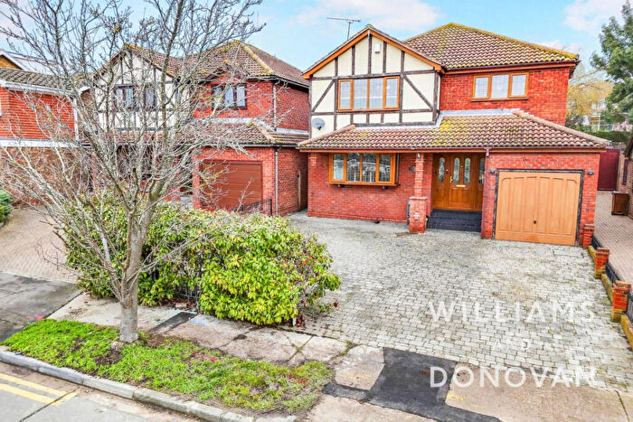 5 Bedroom Detached House For Sale In Cumberland Avenue, South Benfleet, SS7