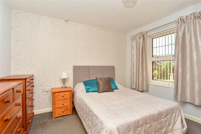 1 Bedroom Flat For Sale In West Lane, Sittingbourne, Kent, ME10