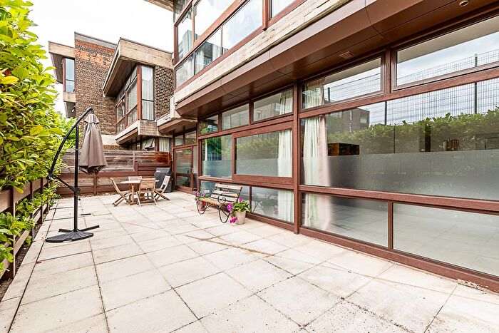 2 Bedroom Flat To Rent In Cabanel Place, London, SE11