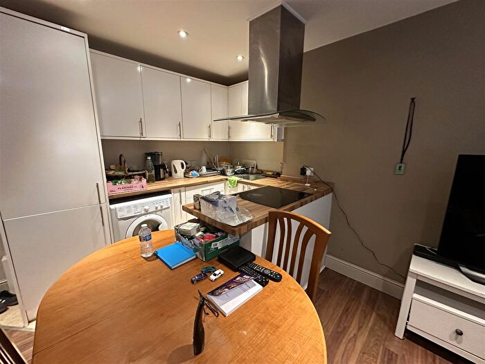1 Bedroom Flat To Rent In Victoria Road, Aldershot, GU11
